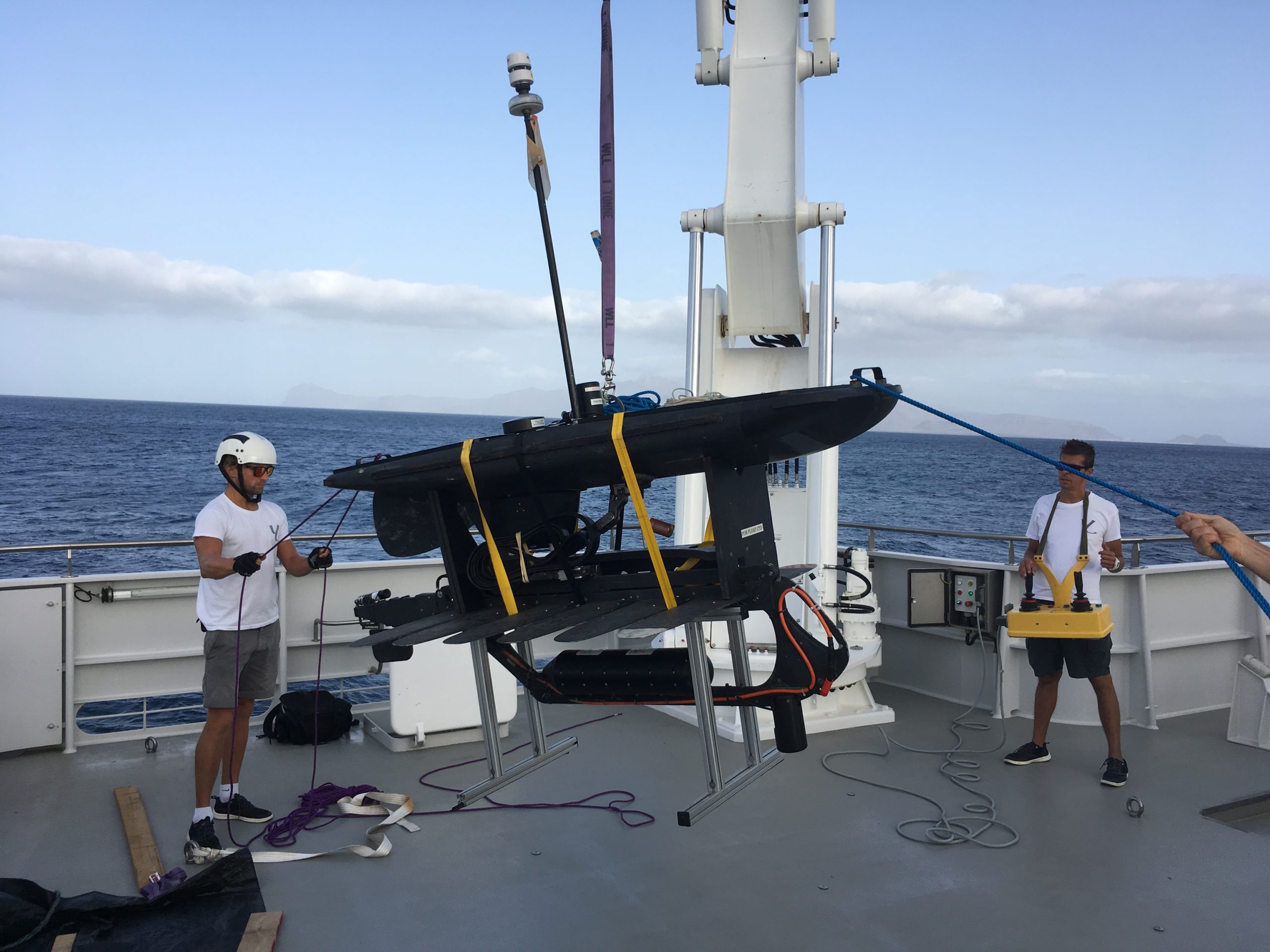 Recuperation_Bottom_lander_Geomar_SenghorMount_112m_MISSION Cabo Verde_©O.Borde_Monaco Explorations