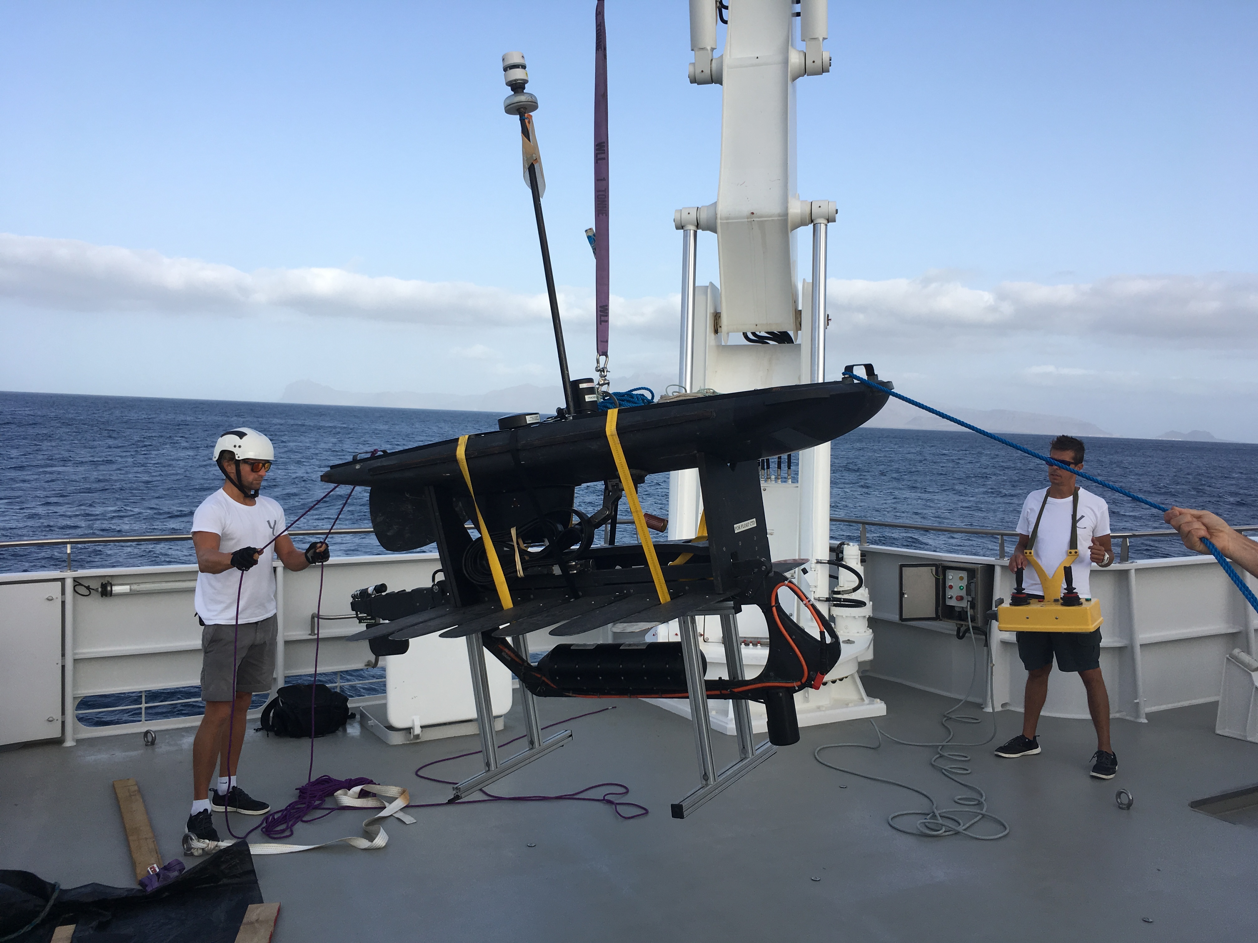 Recuperation_Bottom_lander_Geomar_SenghorMount_112m_MISSION Cabo Verde_©O.Borde_Monaco Explorations