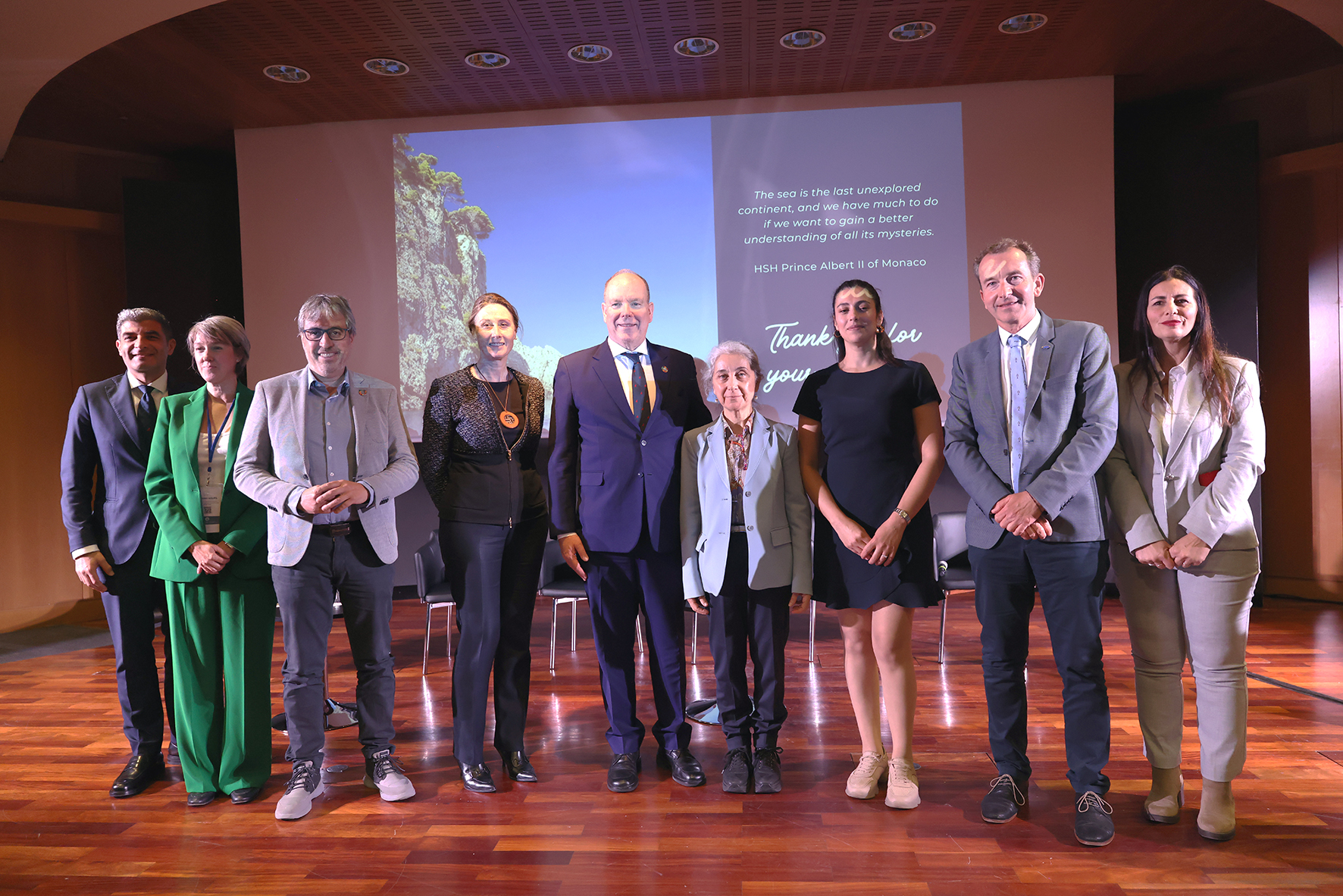 Autour de s.A.S. Albert II de Monaco, une partie des intervenants du Workshop "Aires Marines Protégées de Méditerranée" organisé par les Explorations de Monaco et ses partenaires, MedFund, MedPAN et SPA/RAC, le 9 avril 2024 au World Trade Center de Barcelone©JC Vinaj. Explorations de Monaco