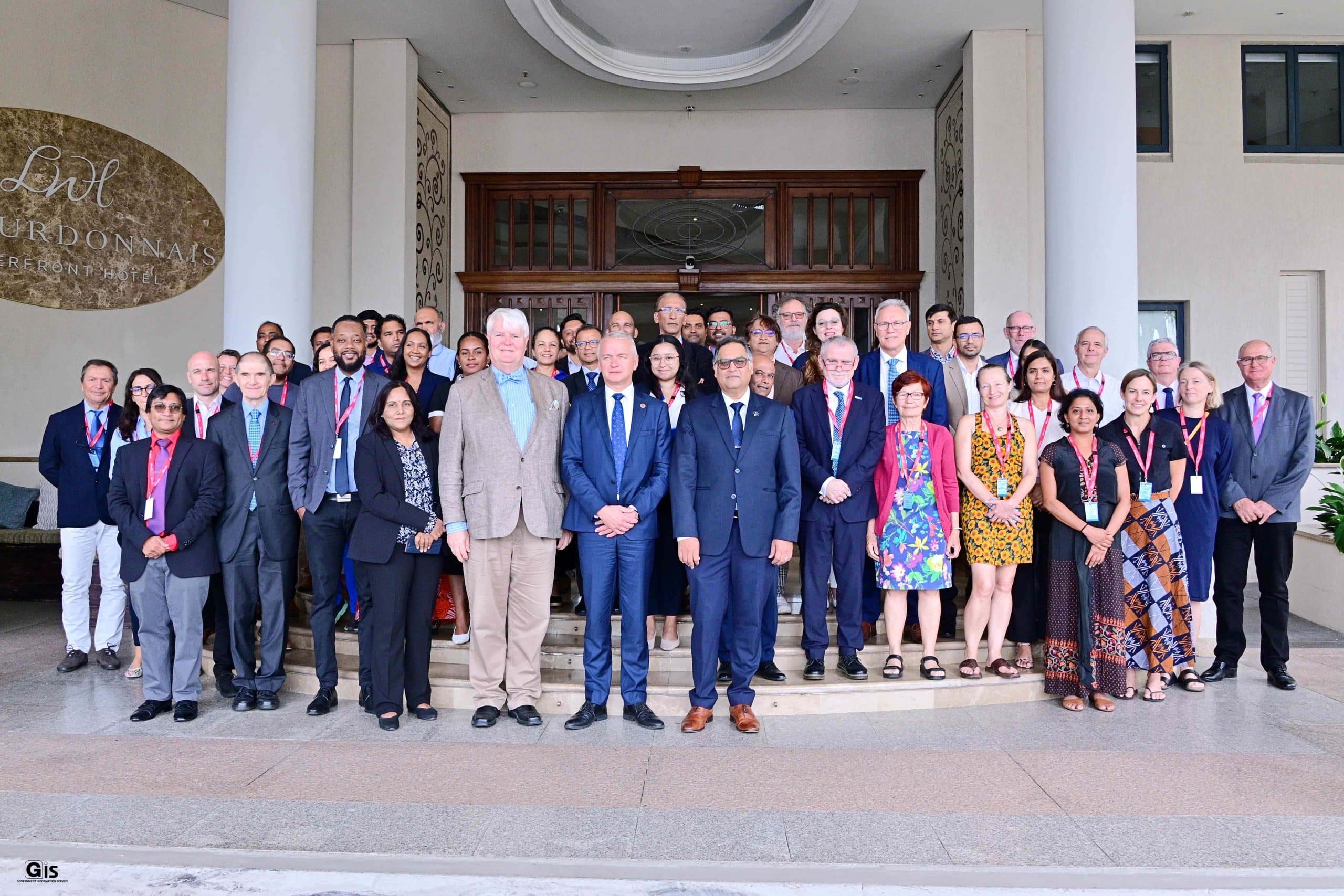 Photo de groupe des participants du Science to Policy Workshop à Port Louis en novembre 2025.