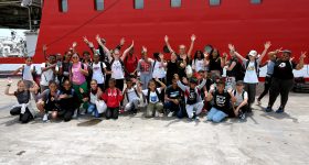 Class of 6th graders from M. Delebarre's Morin College. Visit of the S.A. AgulhasII. 13_10_2022. La Réunion©Didier Théron_MonacoExplorations