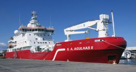 Le géant rouge. S.A. Agulhas II. La Réunion. 13_10_2022©Thomas Jessin_IMEV_MonacoExplorations