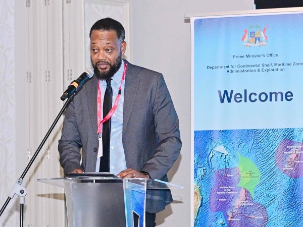 Diapositive présentant les objectifs de la mission océan Indien et le parcours du navire S.A. Agulhas II.