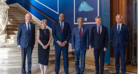 De gauche à droite : M. Robert Calcagno, Mme Isabelle Berro-Amadeï, M. Wallace Cosgrow (Seychelles), Dr l’Honorable Arvin Boolell (Maurice), S.E. M. Christophe Mirmand et M. Xavier Prache ©Philippe Fitte / Explorations de Monaco